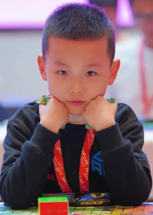 ▲耿暄一在接觸魔方不到兩年內躍升世界頂尖選手，並成為史上最年輕世界紀錄保持者。（圖／取自中國魔方賽事網）