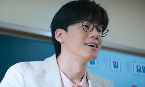 《鐵拳教育》這段不是演的！金武烈親揭幕後　即興發揮被剪進正片