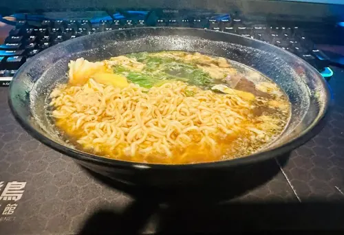 ▲統一肉骨茶麵是台灣家喻戶曉的泡麵，更被認證是網咖靈魂美食之一。（圖／泡麵公社 泡麵俱樂部臉書）