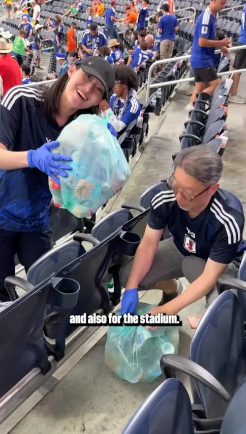 ▲日本球迷賽後自發撿垃圾再登國際版面（圖／截自ig@FIFA官方）
