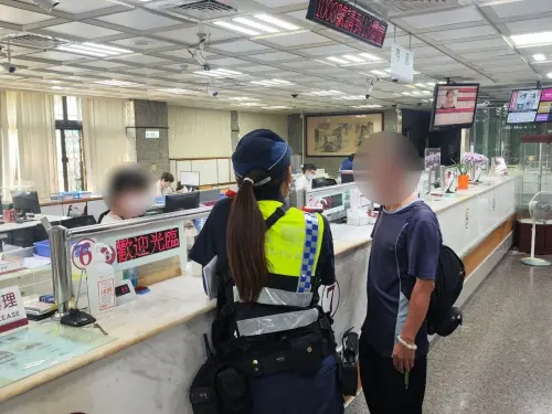 提款已逾2百萬元要買黃金　警多問幾句秒改口：不領了