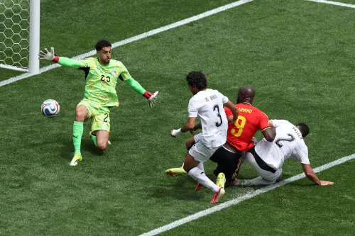 ▲盧卡庫在門前積極搶點，造成埃及後衛哈尼（Mohamed Hany）忙中出錯，將球撥入自家球門，比利時因此幸運追平比分。（圖／美聯社／達志影像）
