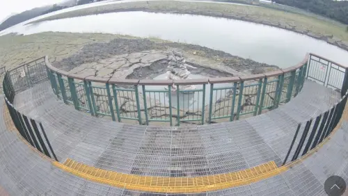 ▲連日梅雨大進補，日月潭再現「九蛙剩七蛙」奇景，水位大幅回升至745.63公尺，距離滿水位已剩下不到3公尺。（圖／翻攝自「九蛙伊達邵」YouTube日月潭即時影像）