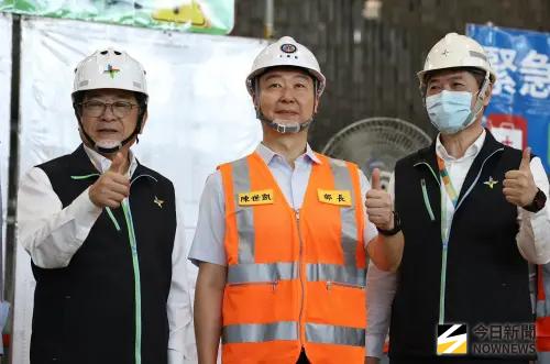 ▲交通部長陳世凱視察「桃園國際機場第三航站區主體航廈」工程，圖中為交通部長陳世凱，左為機場公司董事長楊偉甫、右為機場公司總經理范孝倫。（圖／記者朱永強攝）