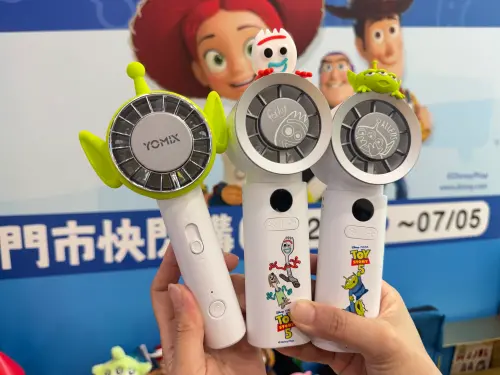 ▲手持製冷風扇（三眼怪款/叉奇）款，加價購799元。（圖／記者鍾怡婷攝）