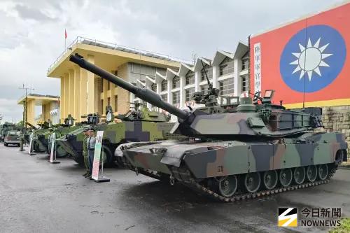 ▲M1A2T戰車首度於南部公開展示，吸引大批民眾駐足參觀，成為校慶裝備陳展焦點。（圖／記者莊全成攝，2026.06.16）