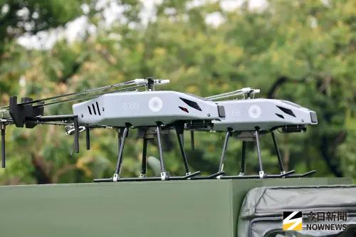 ▲展示ALTiUS 600無人機、目獲型無人機、戰術一型及二型無人機。 （圖／記者莊全成攝，2026.06.16）