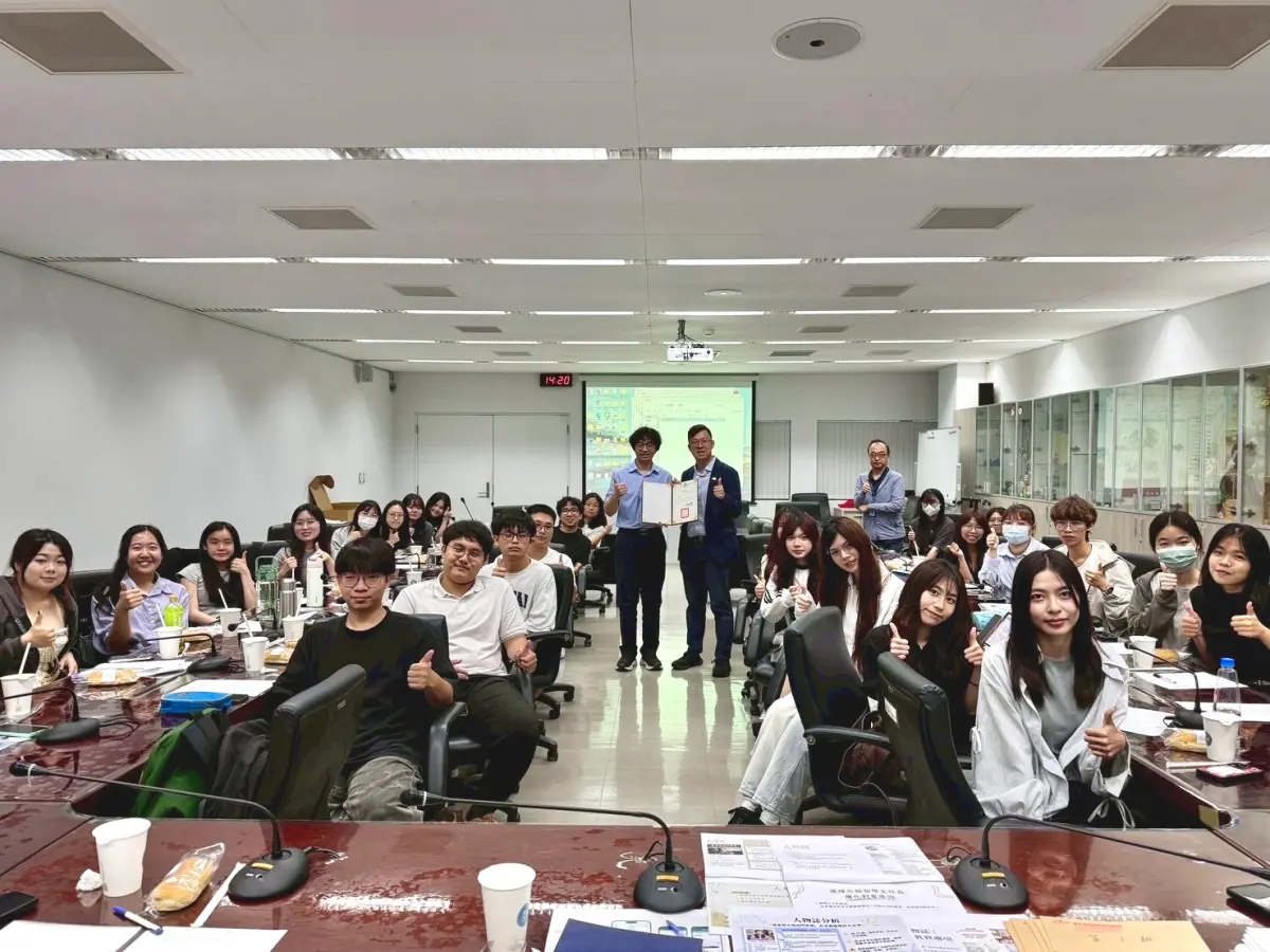 ▲中市政府數位局《台中通》團隊深入校園，與東海大學行政系青年學子深度對話，攜手將 UI/UX 創意導入智慧城市數位服務。(圖／數位局提供2026.6.16)