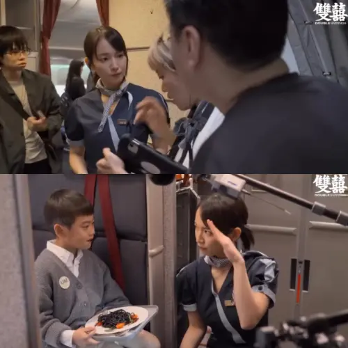▲吉岡里帆在《雙囍》開場飾演關鍵的空服員角色，有場在飛機上吃墨魚麵逗弄童星演員的戲。（圖／水花電影提供）