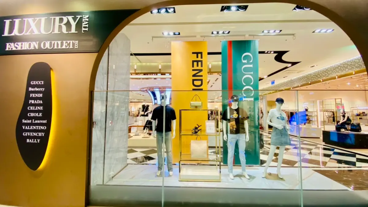 ▲義大世界購物廣場館內Luxury Mall集結多個國際精品與輕奢品牌，包含GUCCI、PRADA、Chloe、CELINE、GIVENCHY、SAINT LAURENT、Salvatore Ferragamo等。（圖／義大世界購物廣場提供）