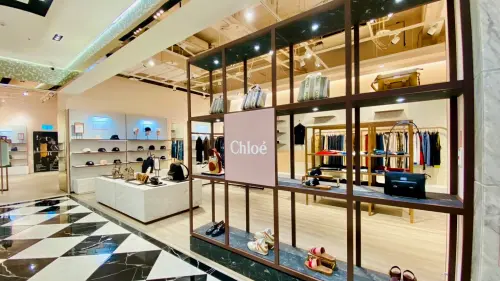 ▲義大世界購物廣場館內Luxury Mall集結多個國際精品與輕奢品牌，從包款、皮件到鞋履配件，提供消費者更具彈性的精品採購選擇。（圖／義大世界購物廣場提供）