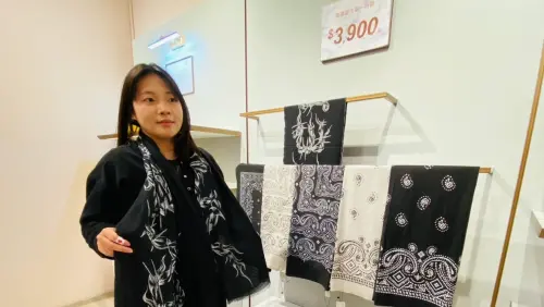 ▲原價約萬元以上的GIVENCHY絲巾，目前多款落在3500至3900元左右。（圖／義大世界購物廣場提供）