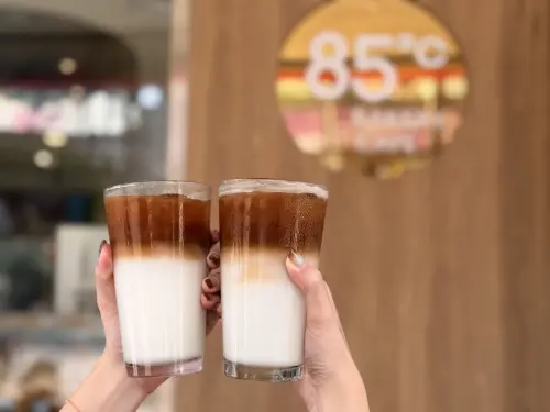 ▲85度C APP年中慶「買4送2」寄杯跨店取咖啡優惠！喝到端午節。（圖／85度C提供）