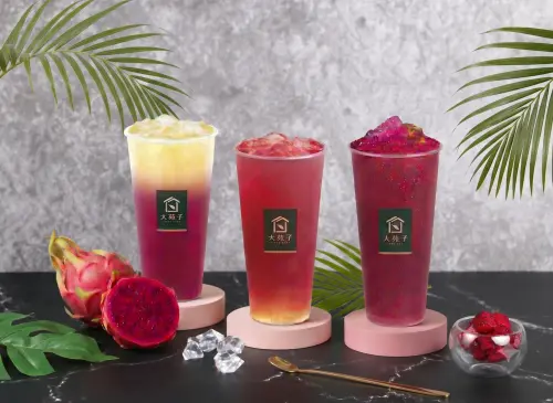 ▲大苑子推出彰化在地火龍果系列飲品，6月17日起於全台門市正式上市。（圖／大苑子）