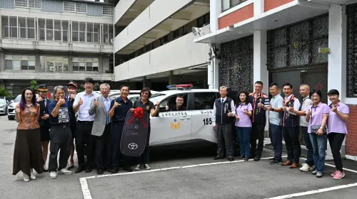 暖男牙醫贈警車 汰換逾11年老巡邏車