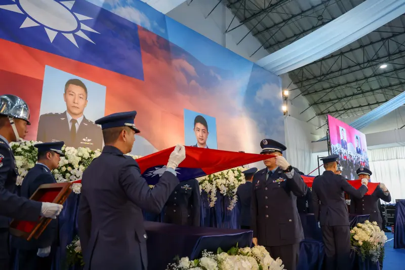   ▲賴清德頒褒揚令追思殉職空軍飛官。（圖／總統府提供）  