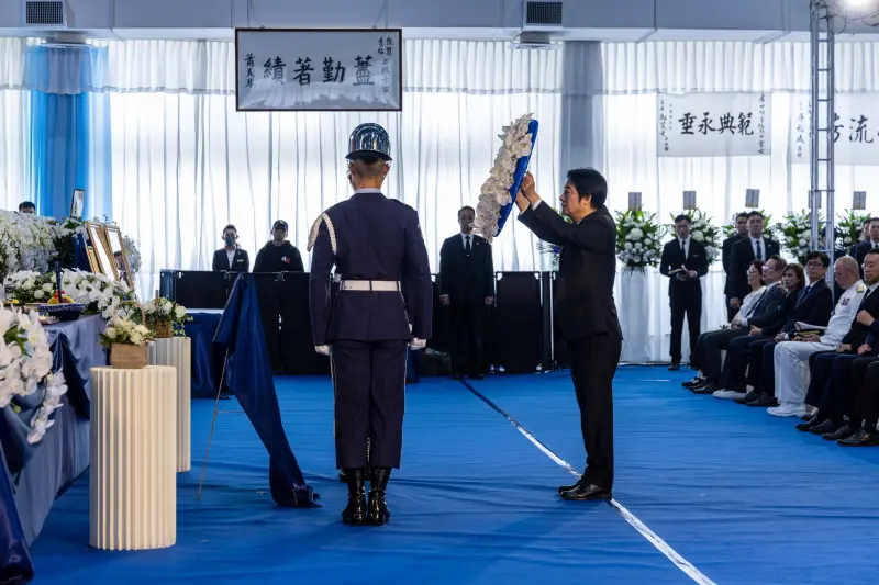    ▲賴清德頒褒揚令追思殉職空軍飛官。（圖／總統府提供）  