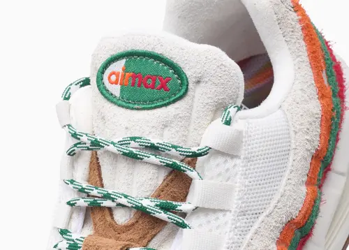 ▲Nike Air Max 95限定新品，展現7-11招牌經典橘綠紅色調，堪稱是今年度最讓人期待的超商神鞋。（圖／翻攝自Foot District網站）