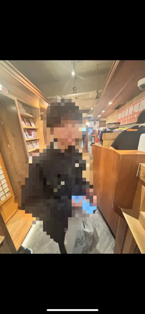 ▲在北高二地警方鍥而不捨密切合作下，終於在台北市的網咖包廂中，找到逃家的小豪。（圖／高市警局少年警察隊提供）
