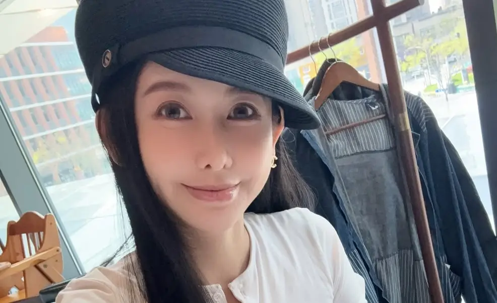 42歲愷樂即將晉升3寶媽!挺孕肚曬超美自拍 17字揭雙胞胎性別