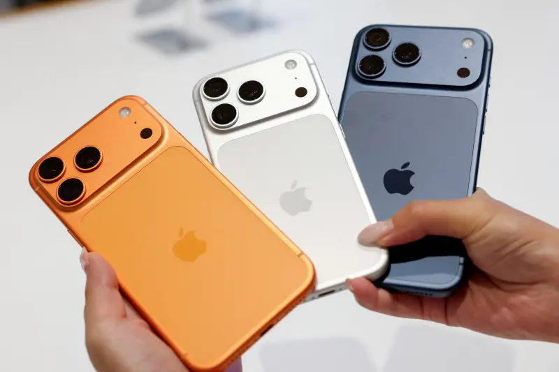    ▲iPhone 18史上最貴要來了！庫克說百年洪水級漲價　（圖／路透社／達志影像）  