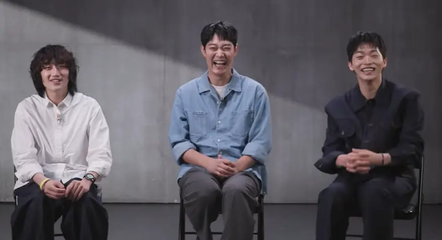 ▲Netflix在16日於官方YouTube公開一段《鐵拳教育》反派合體對角色喊話的片段，觸法少年張耀勛（左）還直接找媽媽表示：「教訓我吧」。（圖／翻攝自YouTube@NetflixKorea）