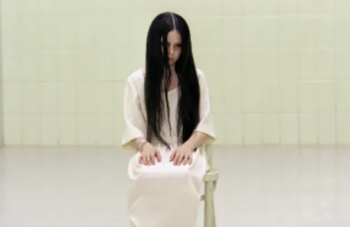 ▲黛薇雀絲在《七夜怪談西洋篇》的演出曾獲MTV電影獎「最佳反派」，嚇到不少觀眾。（圖／翻攝自IMDb）　