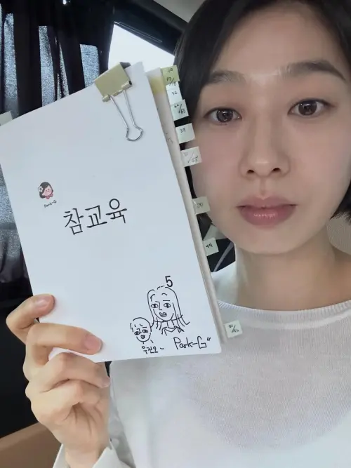 ▲朴智妍因出演《鐵拳教育》的恐龍家長「宇振媽媽」，而被封為該劇最討厭反派。（圖／翻攝自朴智妍IG@parkg）