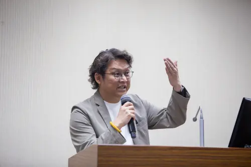 台東玄濟宮「大師兄」是他弟？黃建賓急召家族會議　親赴火線回應