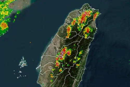 雙北基隆、南投密集雷電！雷陣雨一路炸至晚上　民眾驚：堪比颱風