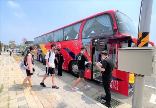 ▲和欣客運被稱讚是高CP值長途客運，車內服務頂級又豪華，讓民眾愛搭10年回不去。（圖／和欣客運臉書）
