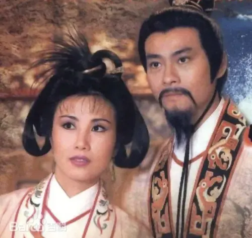 ▲鄭少秋（右）在TVB的3集劇集《屈原》扮演愛國詩人，經典螢幕情侶搭檔汪明荃（左）飾演的俠女，則增加不少娛樂噱頭。（圖／翻攝自百度百科）
