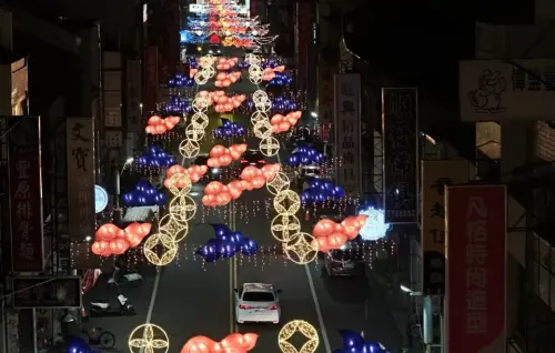 ▲鹿港正在舉辦「小鎮光影藝術節」，百年小鎮在晚上也出現完全不同的絕美風貌。（圖／彰化縣政府）