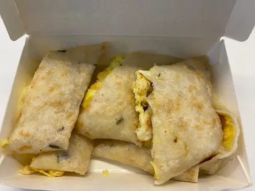 Taiwanese egg crepe with corn. (Wikimedia Commons)