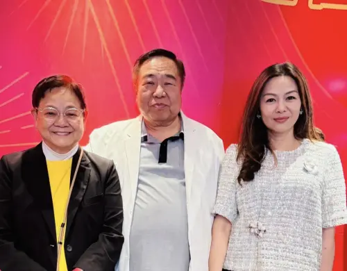 ▲資深媒體人汪曼玲（右起）介紹Sam哥和姚正菁認識，兩人結拜為義兄妹。（圖／翻攝自汪曼玲FB）
