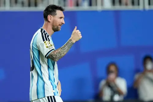 梅西逃過紅牌是偽命題？FIFA一原因認定無誤判　專家：大概是橙牌
