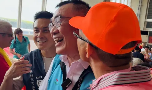 李四川被激吻照曝光！中年男子凍未條：表達支持