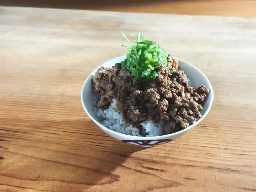 ▲「Shabu家」特別推出「A5和牛肉燥飯」，加購價只要10元。（圖／豊漁餐飲集團提供）