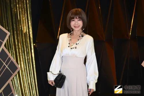 出席白家綺婚禮！陳美鳳台下「無濾鏡真實顏值」被拍：美到可怕