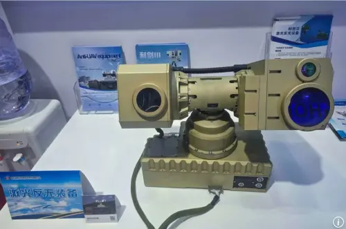 科幻成真！中國25公斤單兵雷射武器亮相　4秒燒毀無人機畫面曝光