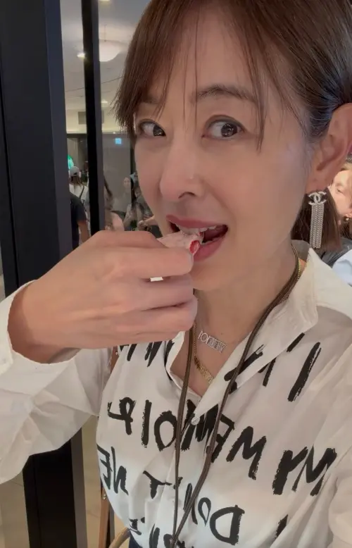 ▲賈永婕坦言巧克力真的賣太好了，「請再給品牌一點時間，巧克力正在瑞士準備上飛機，他們也迫不及待地要來台灣。」（圖／賈永婕臉書）