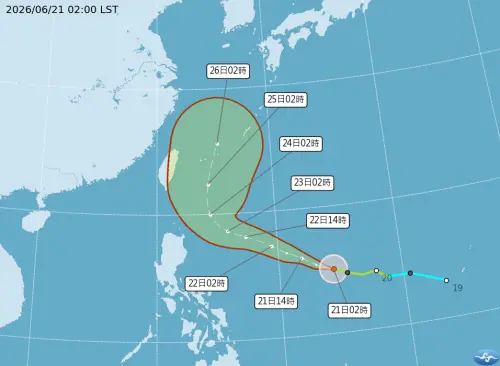 ▲林得恩表示，根據中央氣象署今晨最新米克拉颱風情資顯示，輕度颱風米克拉未來在環境駛流場的導引下，預估往西北轉北後，調整朝東北方向前進的機會最大。（圖／中央氣象署）