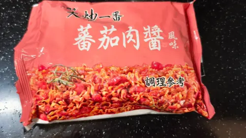 ▲全新台灣泡麵「維力大炒一番番茄肉醬風味」近期在網路上引爆討論，不只有民眾買不到，甚至還有人直接連吃8包嘗鮮。（圖／泡麵公社 泡麵俱樂部）