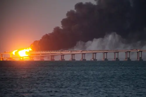 克里米亞大橋緊急關閉9小時！無人機攻擊釀5死28傷全島燃料告急
