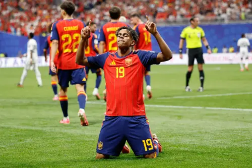 ▲最終靠著18歲天才神童亞馬爾（Lamine Yamal）破門、奧亞薩瓦爾（Mikel Oyarzabal）梅開二度以及對手的烏龍球，西班牙以4：0血洗沙烏地阿拉伯。（圖／美聯社／達志影像）
