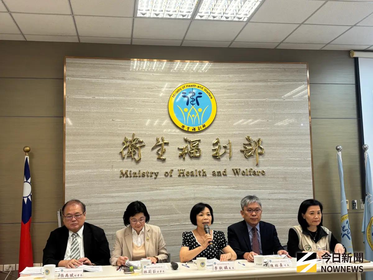 ▲衛福部今日公布114年十大死因，有左至右分別為健保署副署長張禹斌、國健署副署長林莉茹、衛福部統計處處長李秋嬿、心健司司長陳柏熹、疾管署副署長曾淑慧。（圖／記者李青縈攝）