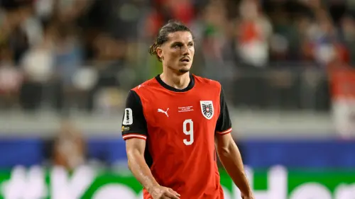 ▲作為朗尼克（Ralf Rangnick）最信任的中場鐵閘，薩比策具備恐怖的體能與攔截能力。（圖／美聯社／達志影像）