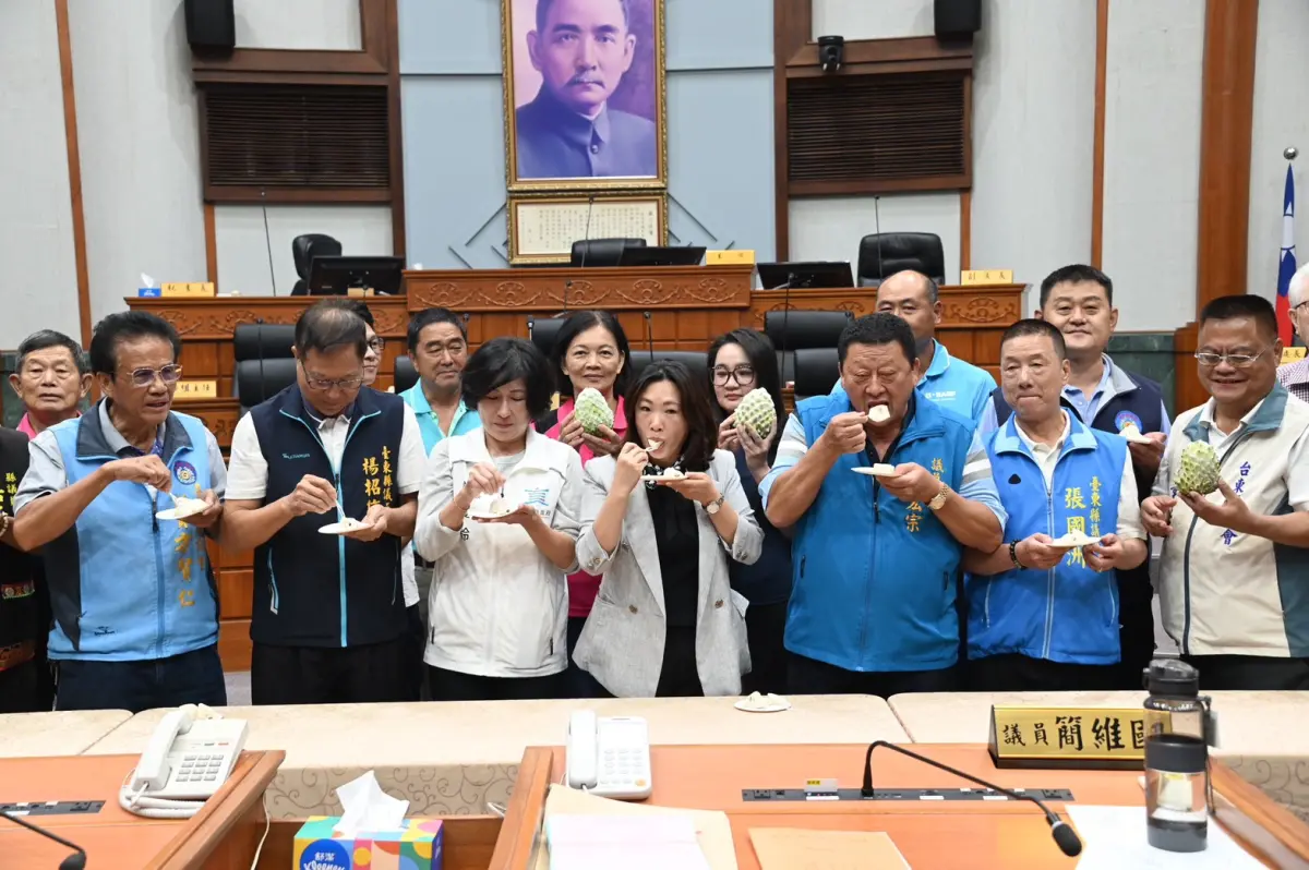 ▲台東縣議會今（22）日舉辦「吃鳳梨釋迦、挺農民」活動。（圖／台東縣議長吳秀華辦公室提供）