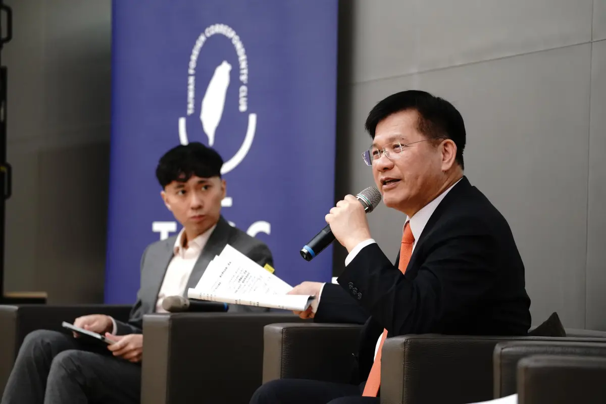 ▲外交部長林佳龍在台灣外國記者會（TFCC）的邀請下，與來自美國、日本、英國、法國等各國的媒體記者們茶敘交流，分享國際合作發展基金會（ICDF）成立30週年的理念與成果。（圖／取自林佳龍臉書）