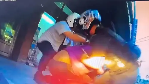 ▲九如分駐所於鹽埔鄉查緝涉嫌竊取機車的馮姓男子時警方壓制逮捕，並查獲海洛因及注射針筒等證物。（圖／記者莊全成翻攝）